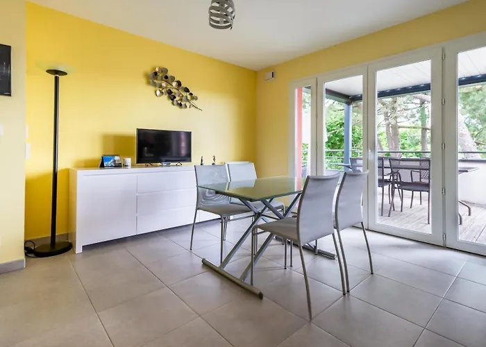 Rooftop Pour 3 Personnes A Les Bains -300 M De La