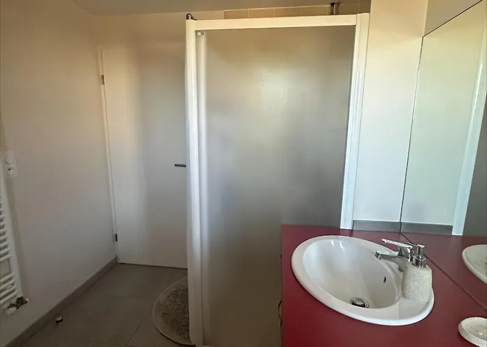 Rooftop Pour 3 Personnes A Les Bains -300 M De La