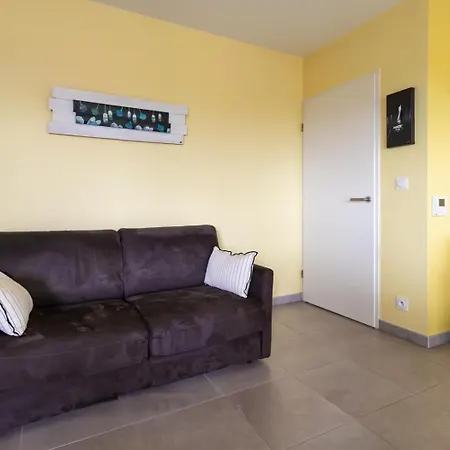 Appartement Rooftop Pour 3 Personnes A Les Bains -300 M De La