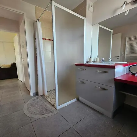 Toit Terrasse A Les Bains * أنديرنو لي بان