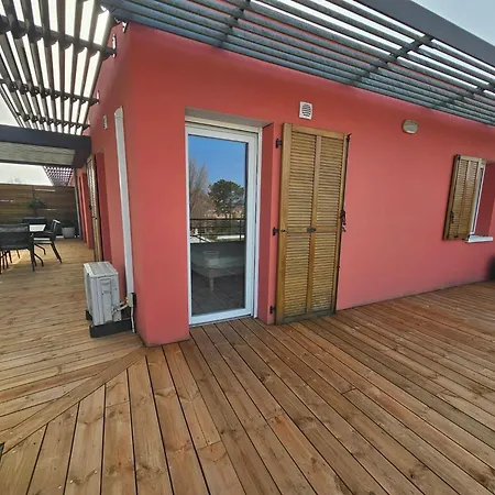 Toit Terrasse A Les Bains أنديرنو لي بان