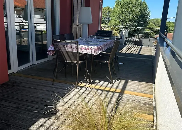 Toit Terrasse A Les Bains * أنديرنو لي بان