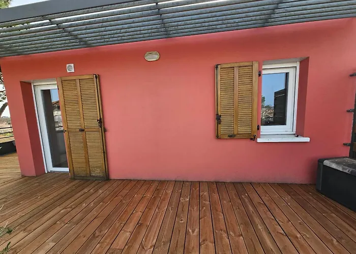 Toit Terrasse A Les Bains شقة أنديرنو لي بان